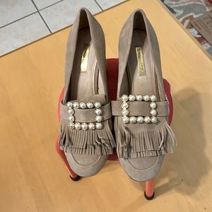 shoes in 7 1/2 size.